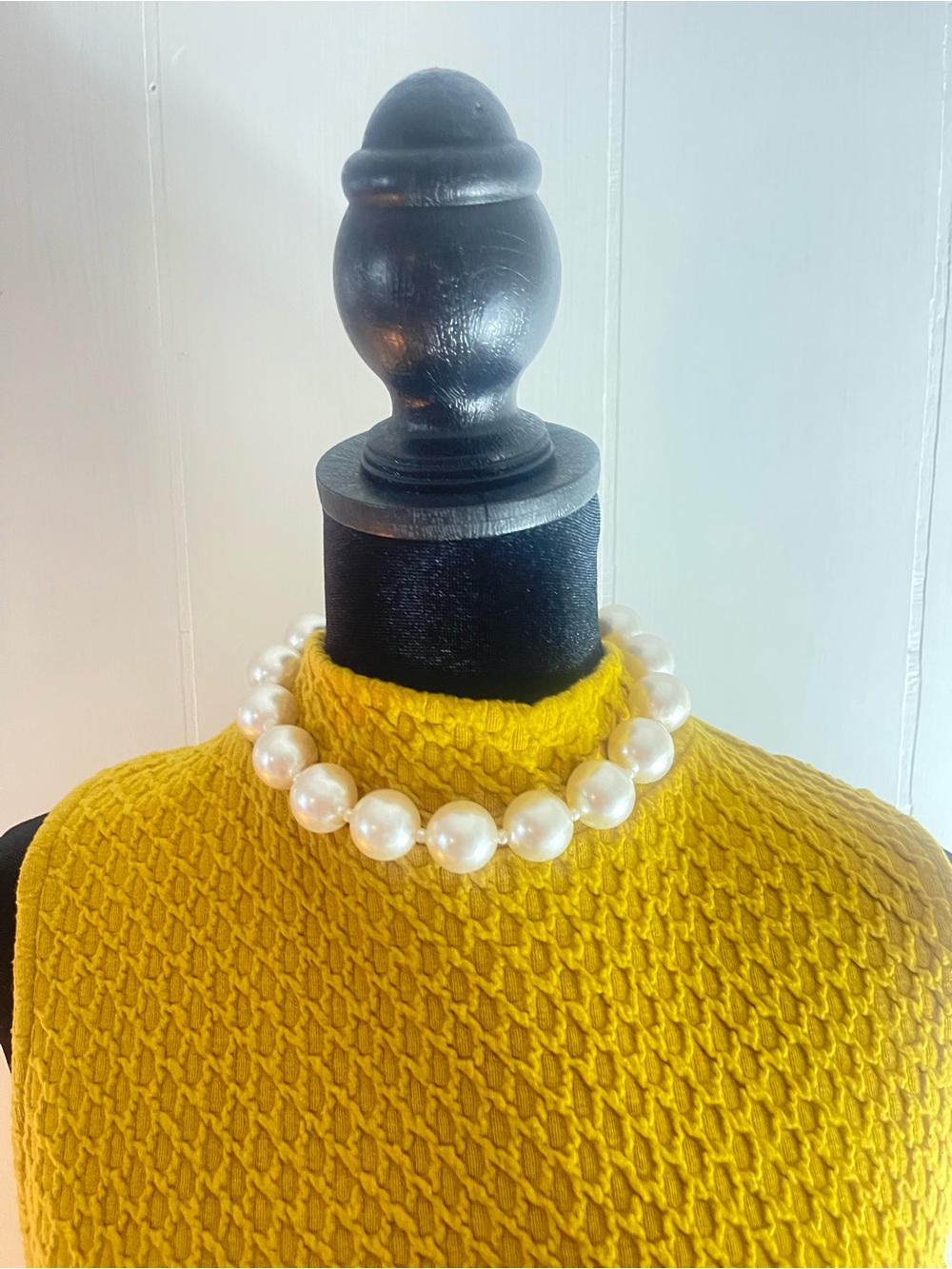 Chunky White Pearl look Choker Necklace
